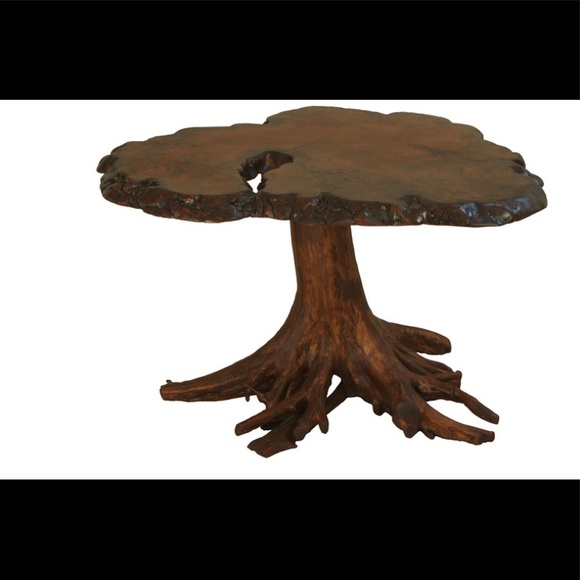 Table made out of a live rooted tree trunk - Picture 1 of 1